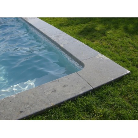 Margelle d'angle piscine, bord droit, pierre du limeyrat pour margelle gris épaisseur 5cm.