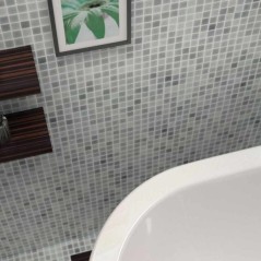 Emaux de verre piscine gris nuancé mosaique salle de bain mosbr-4001 2.5x2.5x0.4cm sur trame.