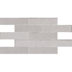 Carrelage imitation vieille brique gris clair brillant nuancé pour le mur 7x28cm apegmurus neve