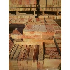 Brique pleine en terre cuite fait main 12x25x4cm vendu par caisse de 410 briques