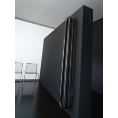 Sèche-serviette radiateur eau chaude design Antpieno noir mat