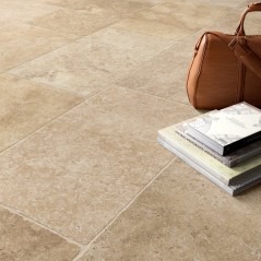 Carrelage imitation travertin beige nuancé mat 45.3x75.8cm, 61.3x61.3cm, 20x20cm edimsénanque mélangé.