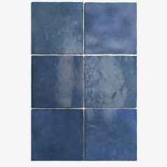 Carrelage Effet Zellige A bleu foncé brillant 13.2x13.2cm dans la salle de bains