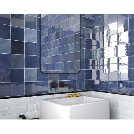 Carrelage Effet Zellige eqxart bleu foncé brillant, mur, carré 13.2x13.2x0.9cm dans la salle de bains 24460
