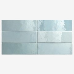 Carrelage Effet Zellige A bleu clair brillant 6.5x20cm dans la salle de bains
