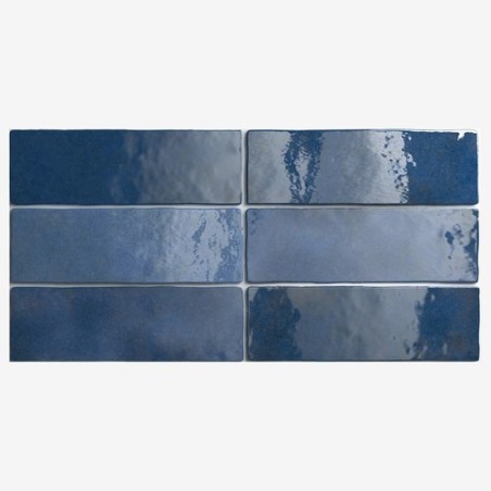 Carrelage Effet Zellige eqxart bleu foncé brillant 6.5x20X0.9cm dans la salle de bains 24470
