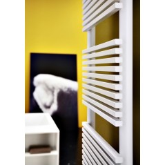 Sèche-serviette radiateur électrique design salle de bain contemporain Antxtrimbath noir brillant largeur 50cm